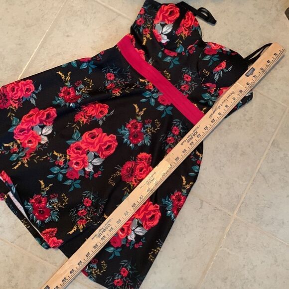 Size small floral mini dress with built-in bra and open back with straps - Picture 1 of 8